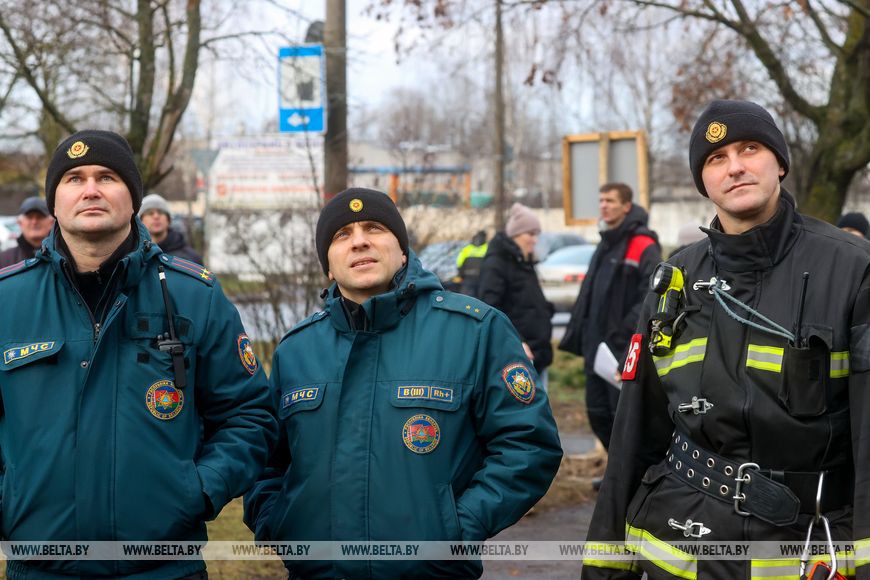 В Гомеле приступили к демонтажу верхних этажей пострадавшего при ЧС подъезда высотки