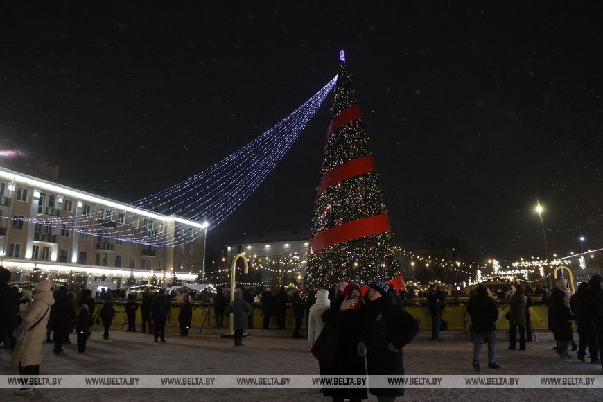 Жители и гости Бреста празднуют Новый год