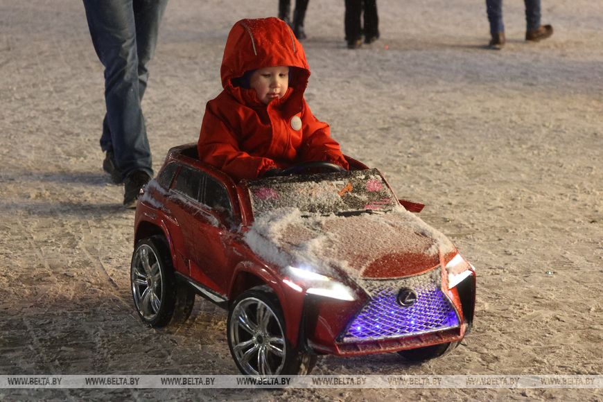 Жители и гости Бреста празднуют Новый год