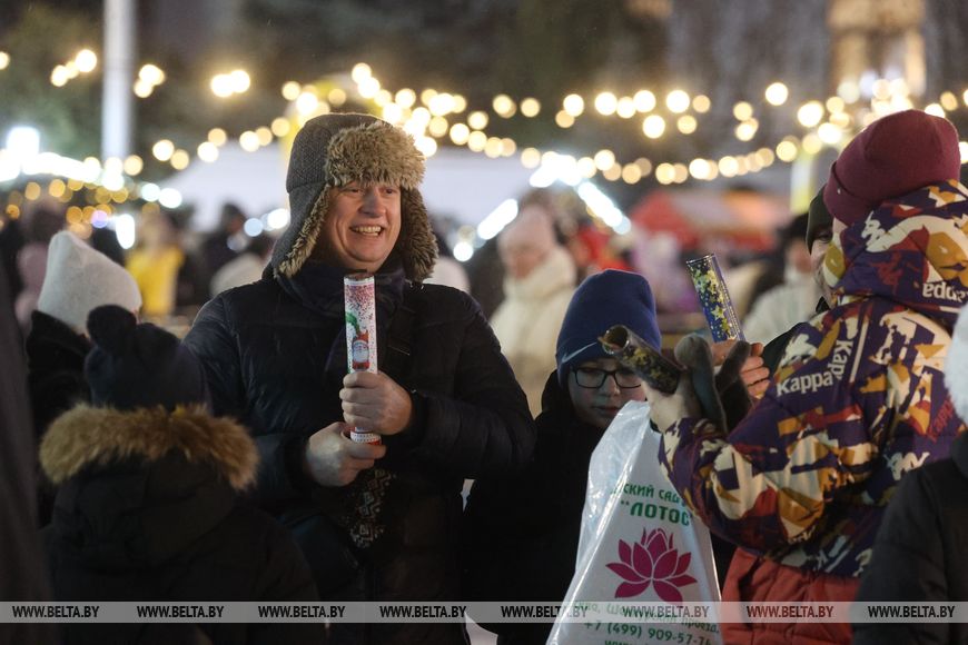 Жители и гости Бреста празднуют Новый год
