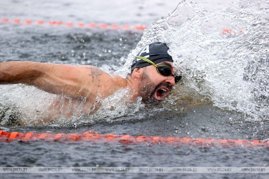 Соревнования по зимнему плаванию проходят в Бресте