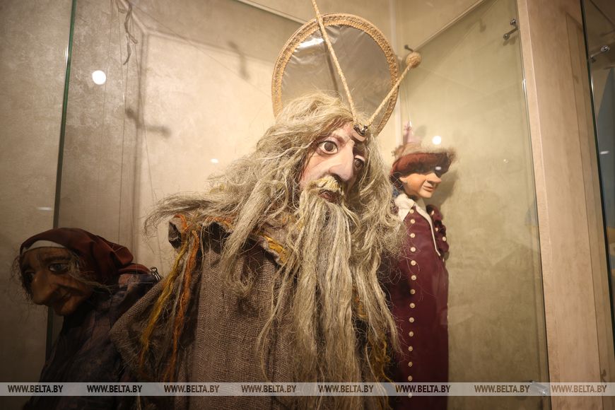 Как 87 человек в Бресте создают магию на сцене