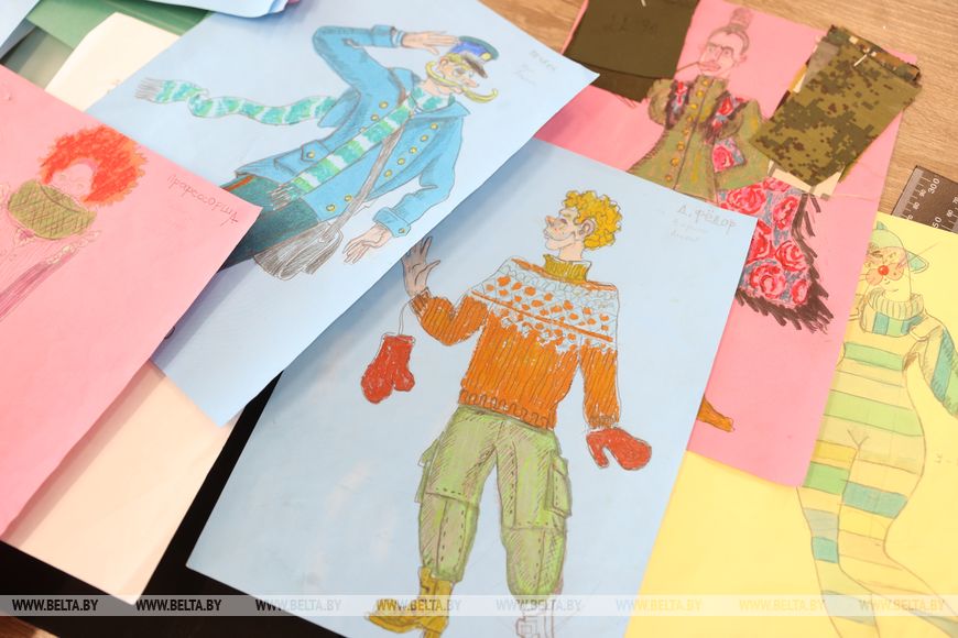 Как 87 человек в Бресте создают магию на сцене