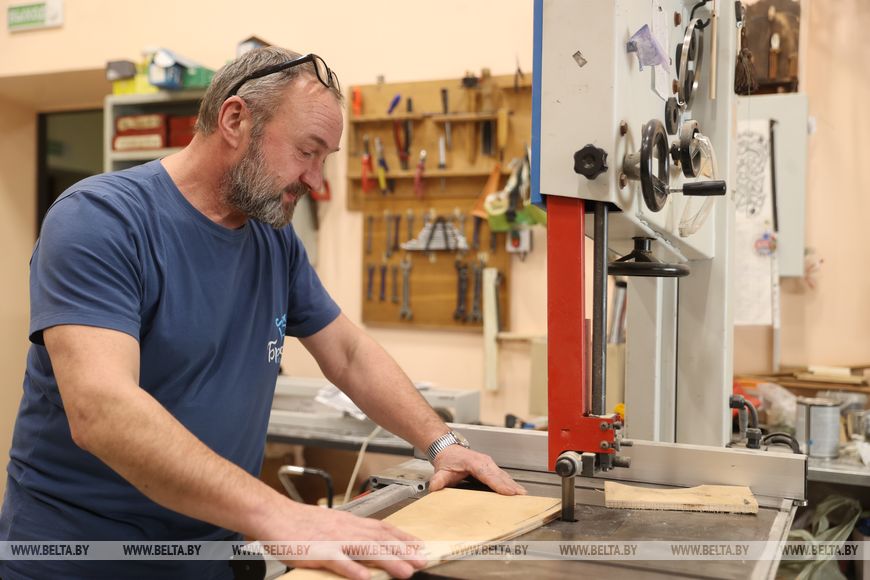 Как 87 человек в Бресте создают магию на сцене