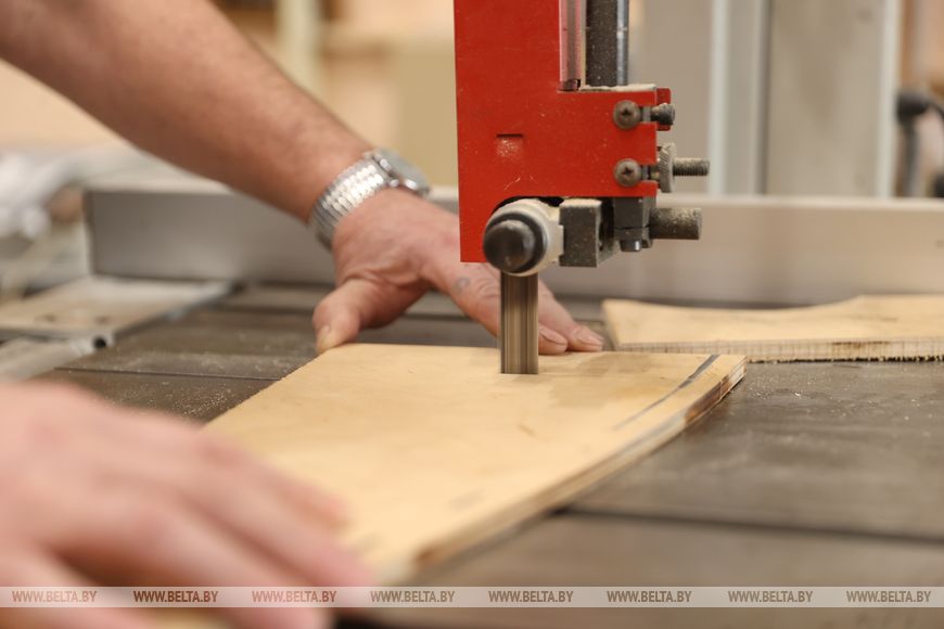 Как 87 человек в Бресте создают магию на сцене