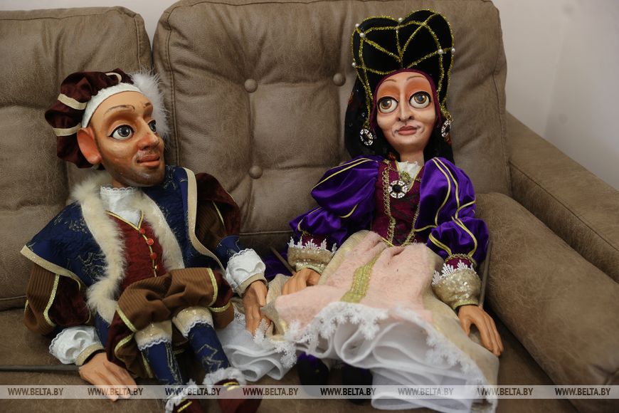 Как 87 человек в Бресте создают магию на сцене