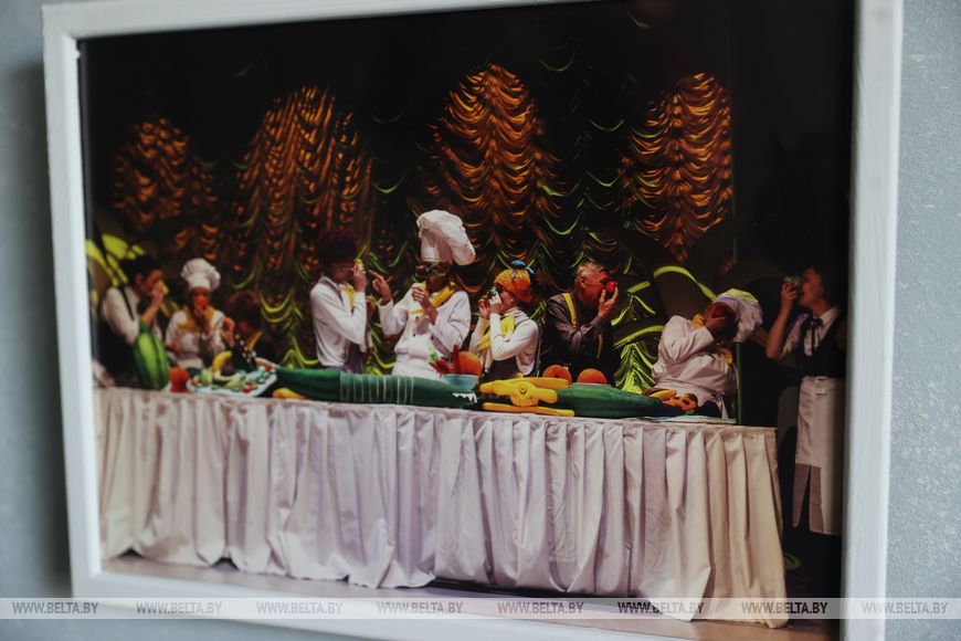 Как 87 человек в Бресте создают магию на сцене