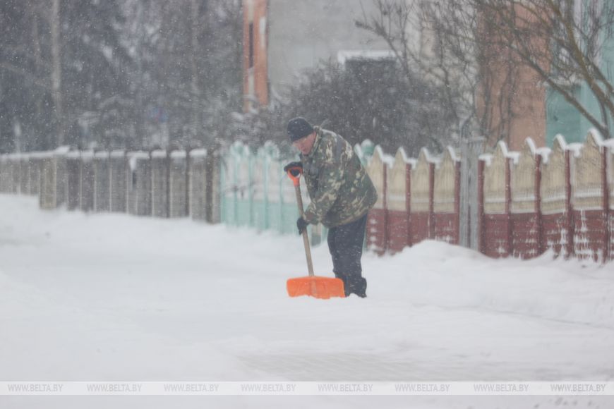 В Бресте при ухудшении погодных условий увеличат число спецтехники для уборки улиц