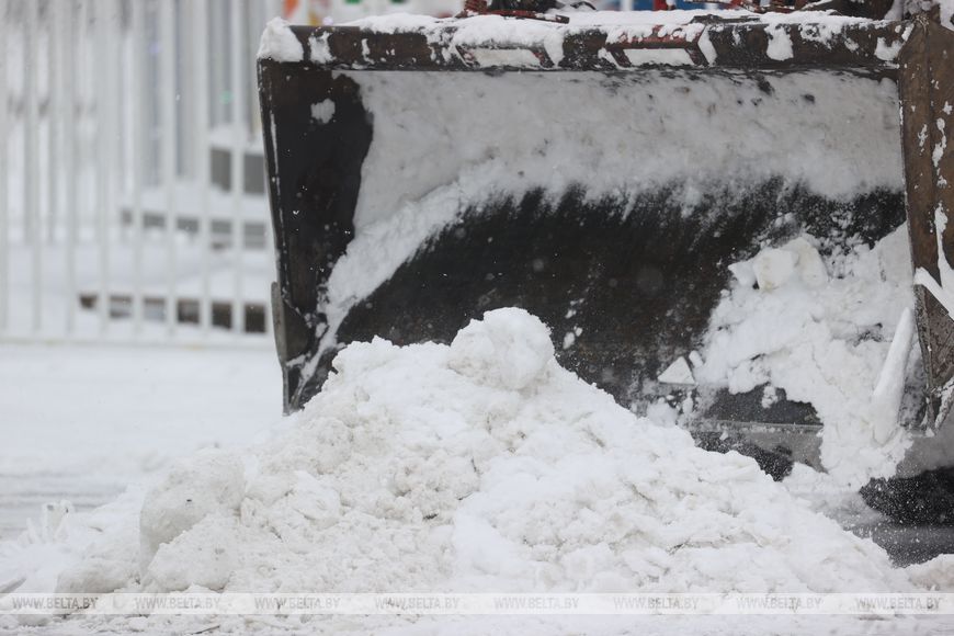 В Бресте при ухудшении погодных условий увеличат число спецтехники для уборки улиц