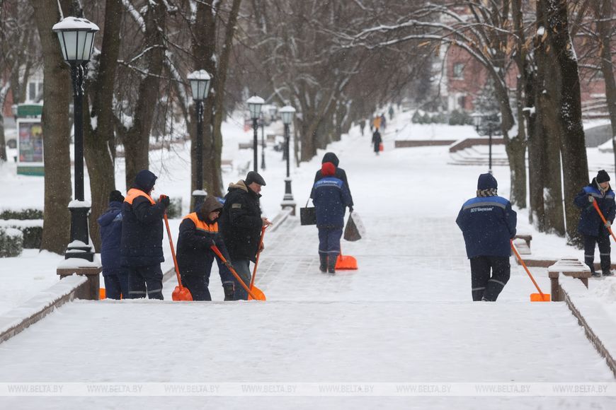 В Бресте при ухудшении погодных условий увеличат число спецтехники для уборки улиц