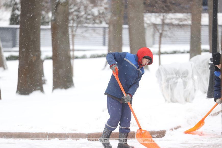 В Бресте при ухудшении погодных условий увеличат число спецтехники для уборки улиц