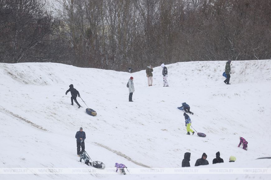 В Бресте при ухудшении погодных условий увеличат число спецтехники для уборки улиц