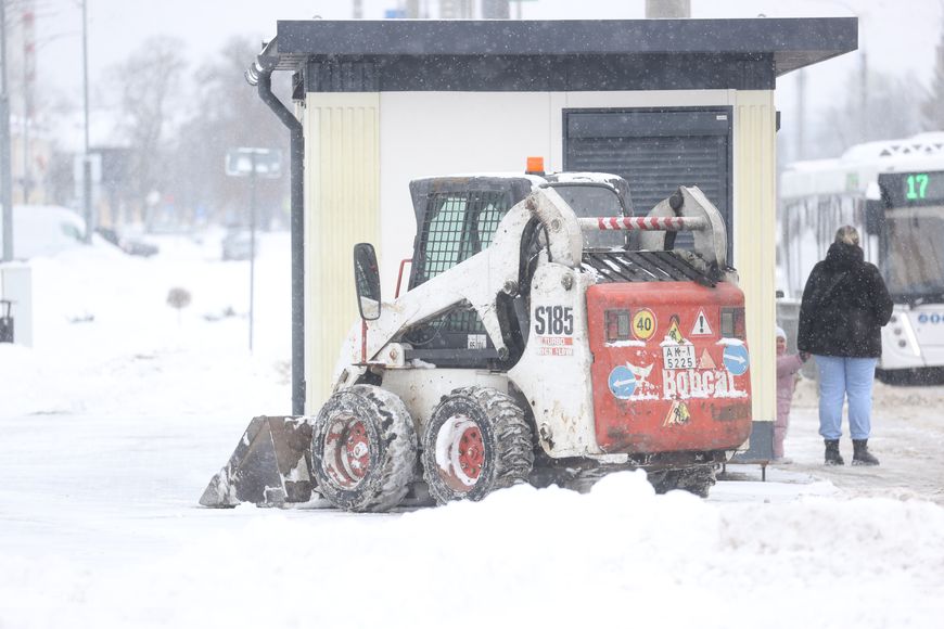 В Бресте при ухудшении погодных условий увеличат число спецтехники для уборки улиц