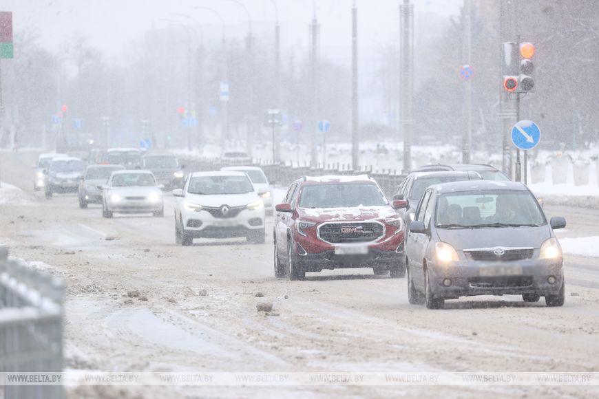 В Бресте при ухудшении погодных условий увеличат число спецтехники для уборки улиц