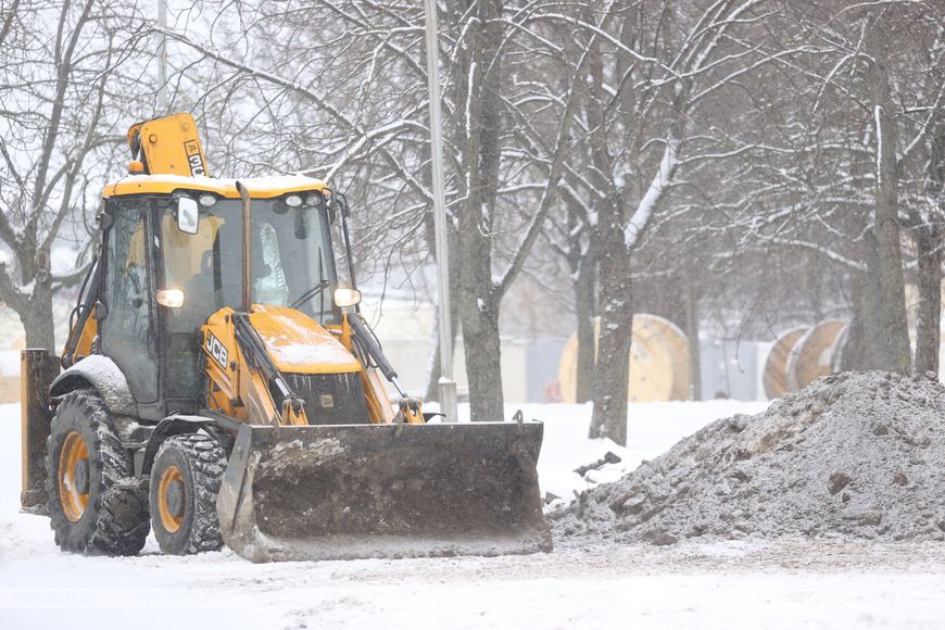 В Бресте при ухудшении погодных условий увеличат число спецтехники для уборки улиц