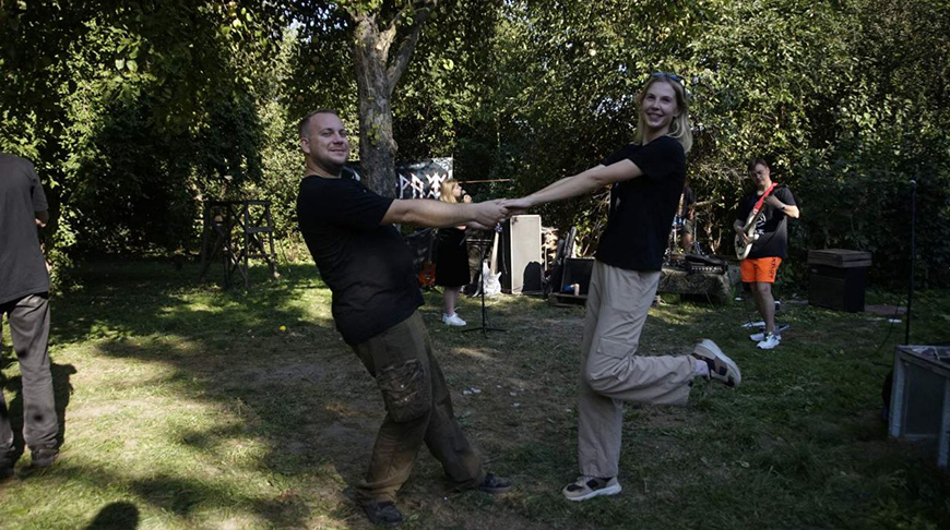 В костюмах Деда Мороза и Снегурочки. Необычная свадебная регистрация прошла в Гомеле в канун Нового года