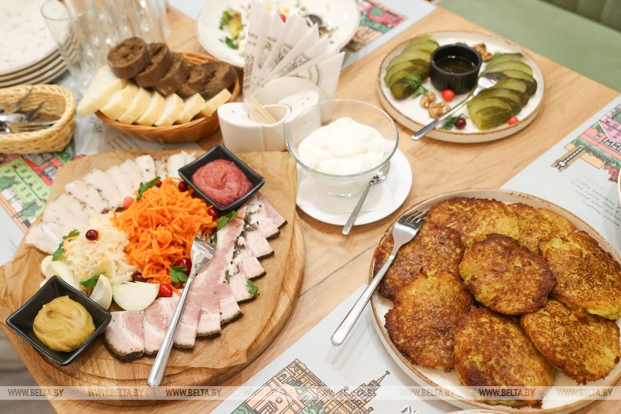 Эксклюзивные конфеты и сеты белорусских блюд презентовали в Бресте к проекту Кожная пятніца - роднае, сваё