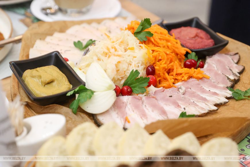 Эксклюзивные конфеты и сеты белорусских блюд презентовали в Бресте к проекту Кожная пятніца - роднае, сваё