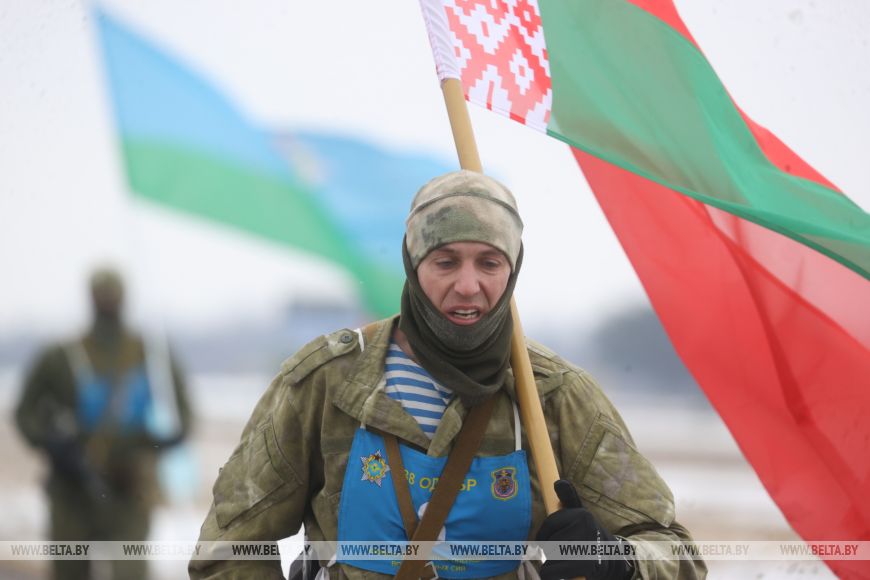 Брестские десантники пробежали марш-бросок на 5 км во время проверки боеготовности ВС