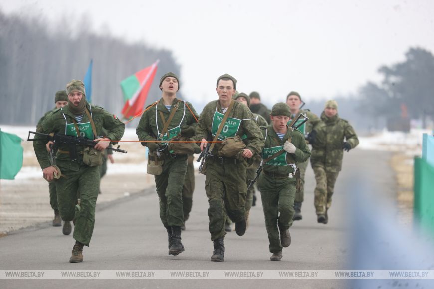Брестские десантники пробежали марш-бросок на 5 км во время проверки боеготовности ВС