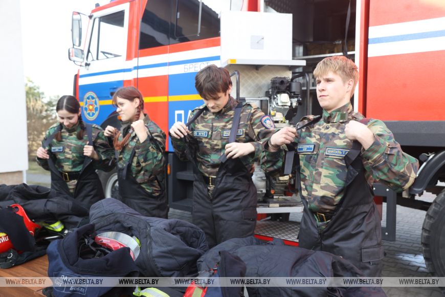 Помочь себе и другим. Чему спасатели учат ребят из военно-патриотического клуба Зубр