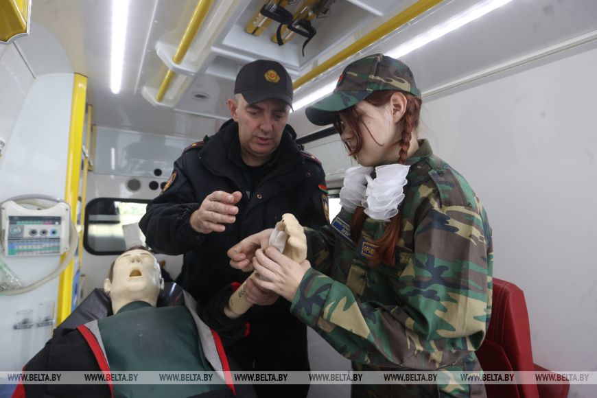 Помочь себе и другим. Чему спасатели учат ребят из военно-патриотического клуба Зубр