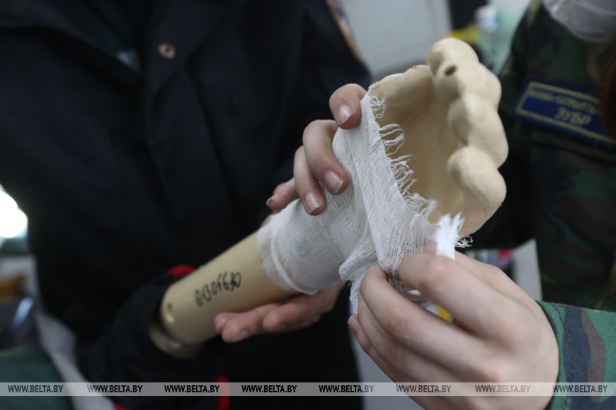 Помочь себе и другим. Чему спасатели учат ребят из военно-патриотического клуба Зубр