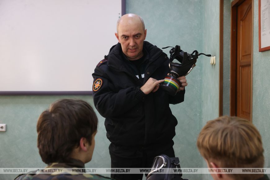 Помочь себе и другим. Чему спасатели учат ребят из военно-патриотического клуба Зубр