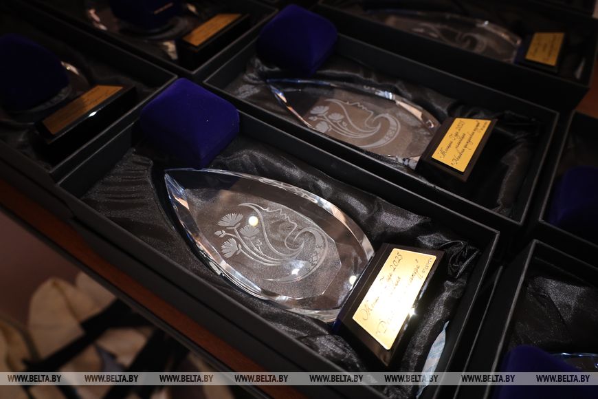 В Коссовском дворце наградили победительниц конкурса «Женщина года» Брестской области