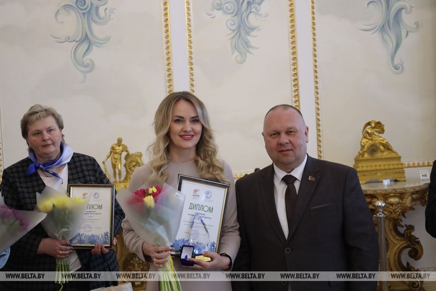 В Коссовском дворце наградили победительниц конкурса «Женщина года» Брестской области