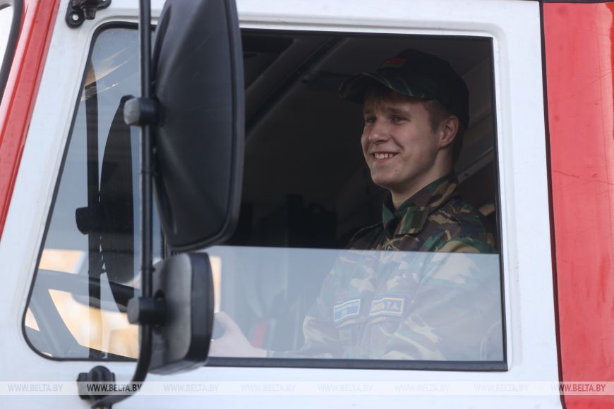 Помочь себе и другим. Чему спасатели учат ребят из военно-патриотического клуба Зубр