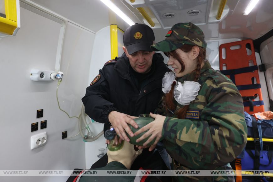 Помочь себе и другим. Чему спасатели учат ребят из военно-патриотического клуба Зубр