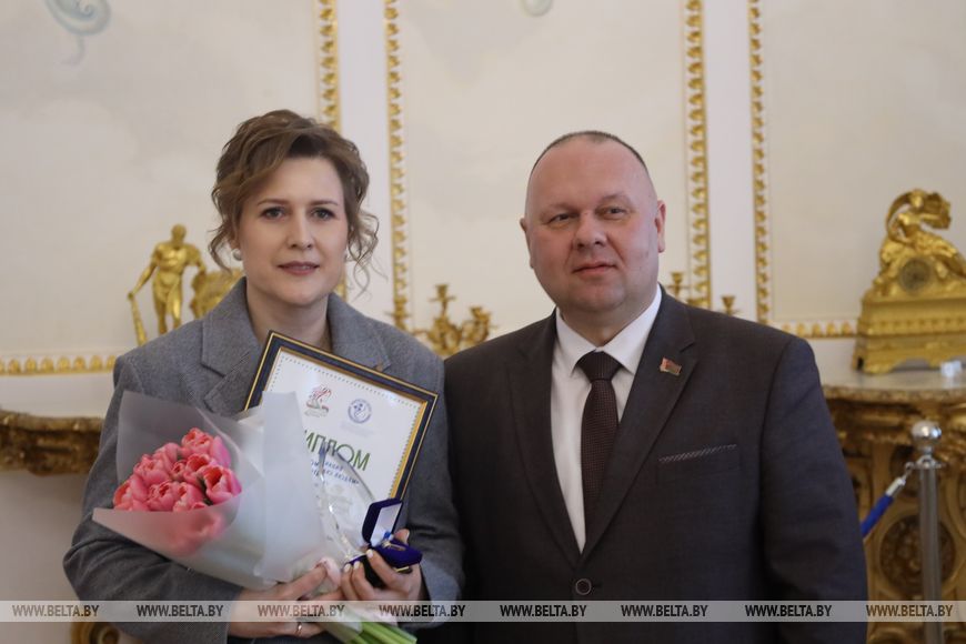 В Коссовском дворце наградили победительниц конкурса «Женщина года» Брестской области