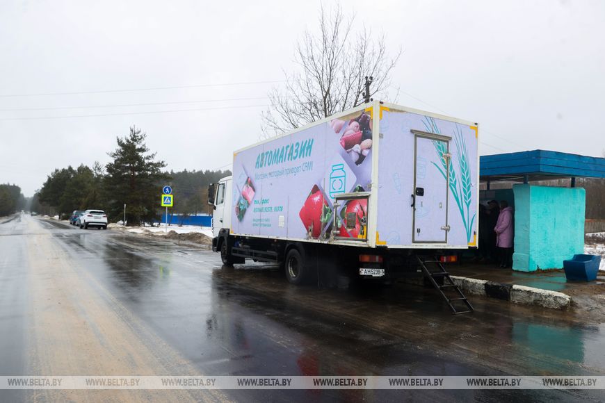 Русый в Ивацевичском районе ознакомился с работой автолавок и сельских магазинов
