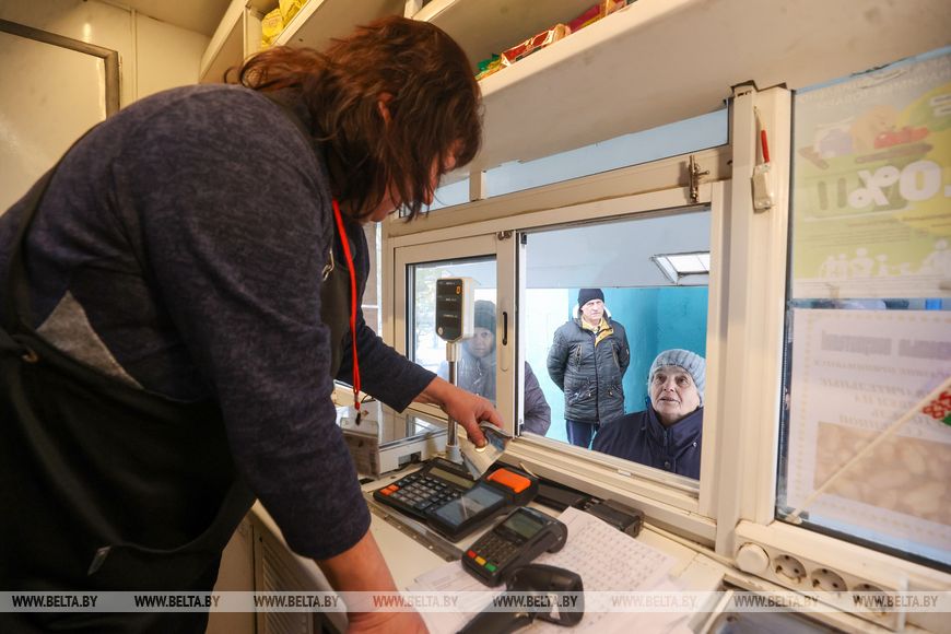 Русый в Ивацевичском районе ознакомился с работой автолавок и сельских магазинов