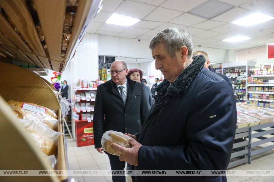 Русый в Ивацевичском районе ознакомился с работой автолавок и сельских магазинов