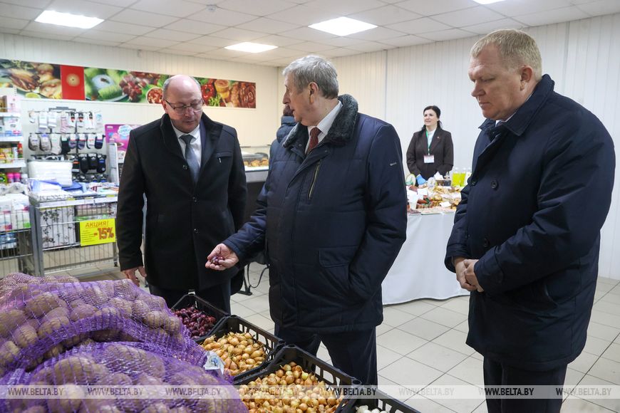 Русый в Ивацевичском районе ознакомился с работой автолавок и сельских магазинов