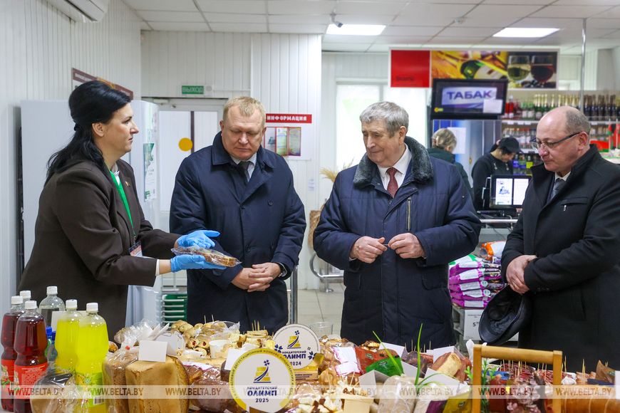 Русый в Ивацевичском районе ознакомился с работой автолавок и сельских магазинов