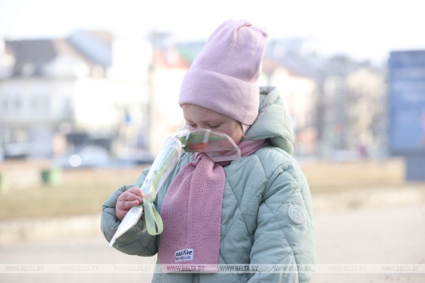 Просто вышли в магазин, а почувствовали себя особенными. Туристки под впечатлением от поздравлений 8 Марта в Бресте