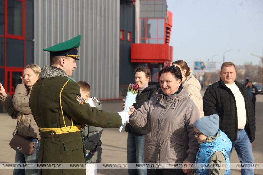 Просто вышли в магазин, а почувствовали себя особенными. Туристки под впечатлением от поздравлений 8 Марта в Бресте
