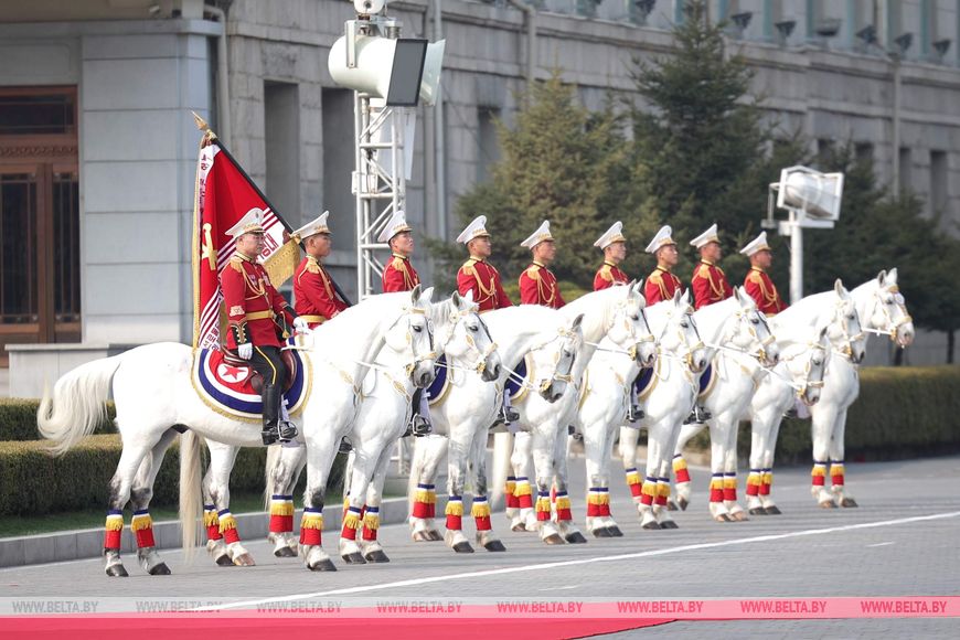 Гимны, залпы орудий и конница. Церемония официальной встречи Лукашенко и Ким Чен Ына прошла в Пхеньяне