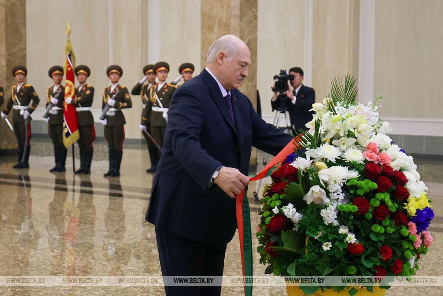 Гимны, залпы орудий и конница. Церемония официальной встречи Лукашенко и Ким Чен Ына прошла в Пхеньяне