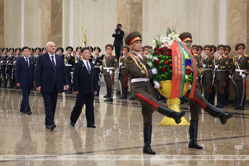 Гимны, залпы орудий и конница. Церемония официальной встречи Лукашенко и Ким Чен Ына прошла в Пхеньяне
