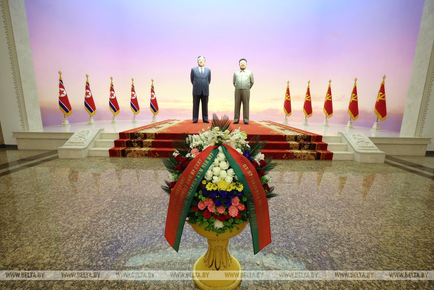 Гимны, залпы орудий и конница. Церемония официальной встречи Лукашенко и Ким Чен Ына прошла в Пхеньяне