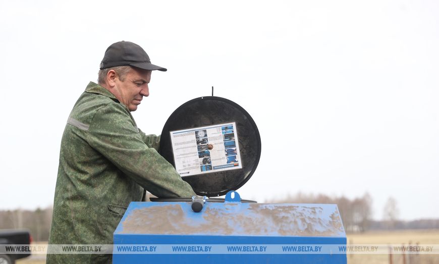 Личный кабинет в кабине трактора и ролики в TikTok. Аграрии Брестской области рассказали о буднях посевной