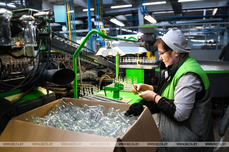 Пархомчик нацелил Брестский электроламповый завод на увеличение производства