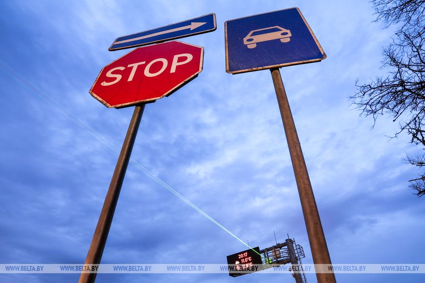 Настоящее небесное сияние. Посмотрели, как выглядит система лазерного оповещения на трассе М1