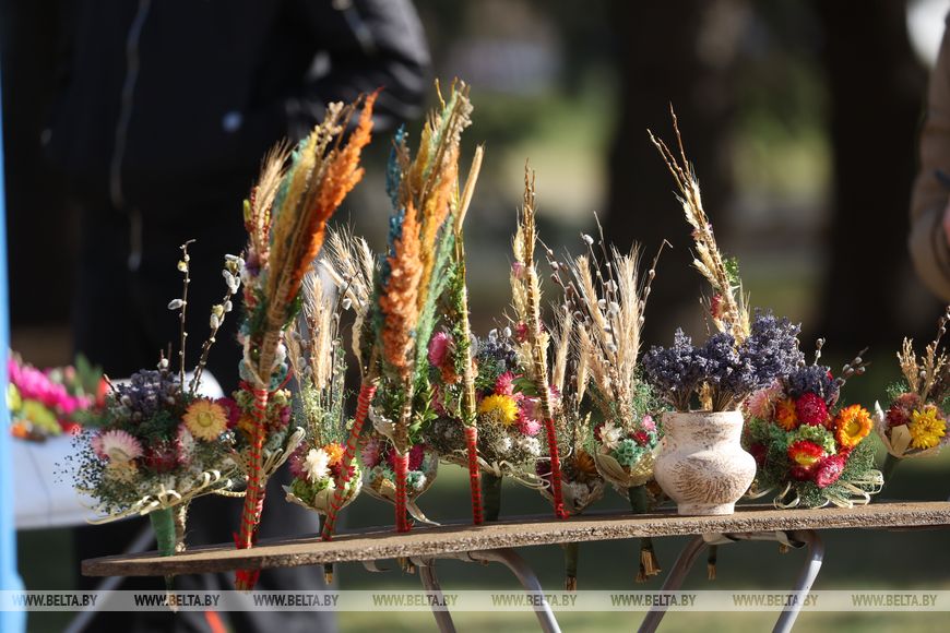 Православные верующие празднуют Вербное