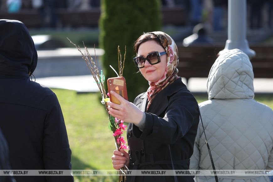 Православные верующие празднуют Вербное