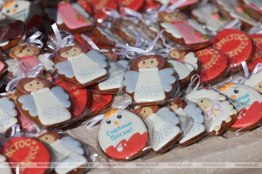 Православные верующие празднуют Вербное